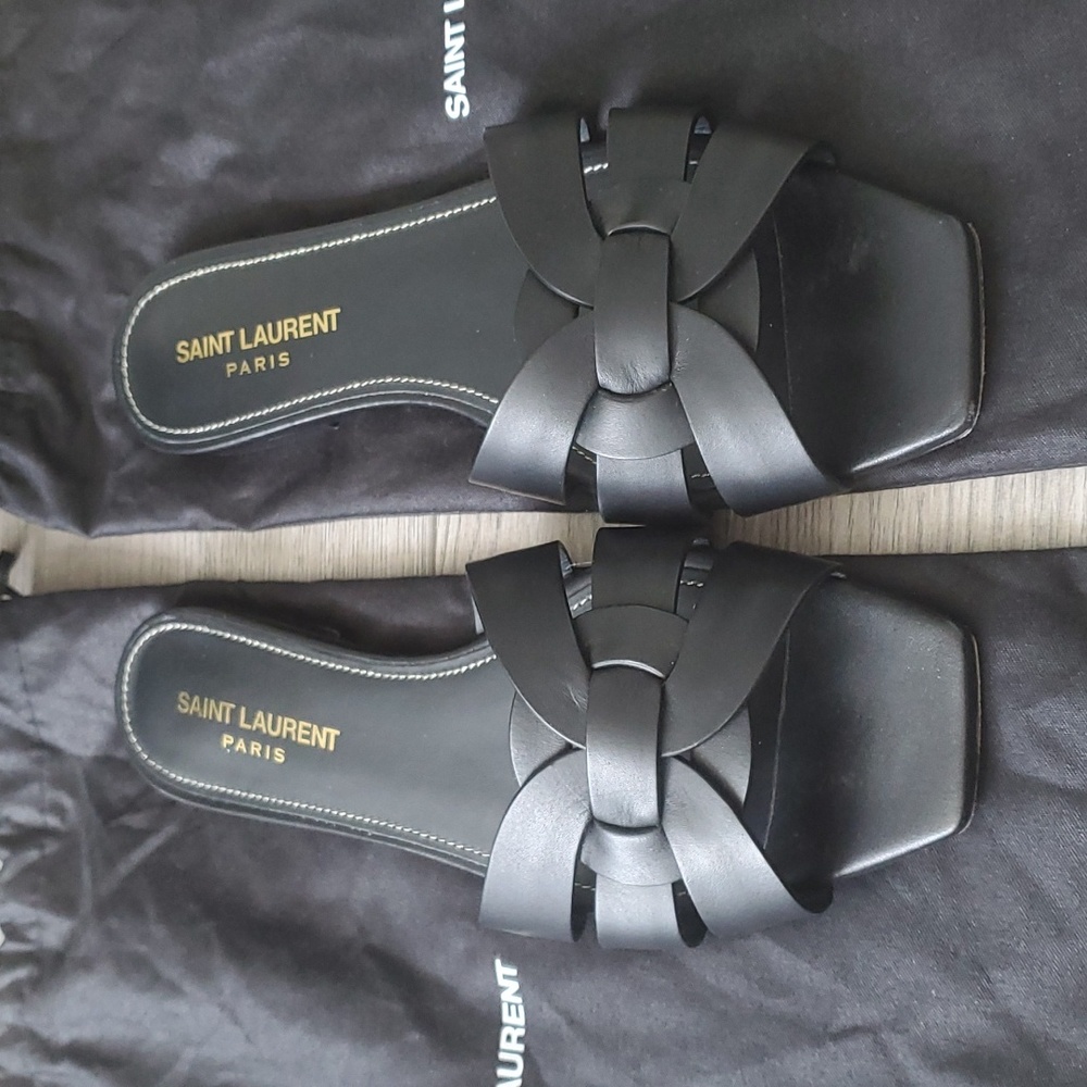 Yves Saint Laurent Paris Maine Nero flat heel leather sandal size 37+ slide